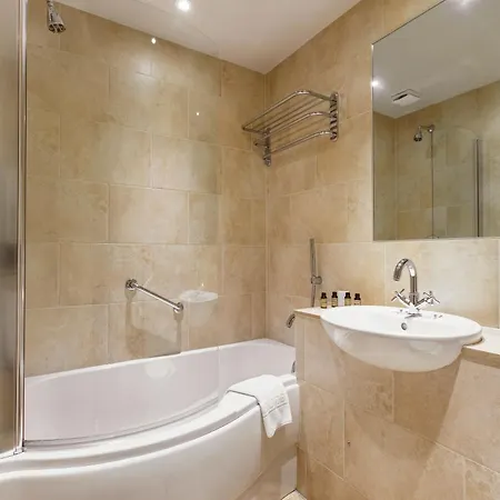 Cedar Manor * Windermere