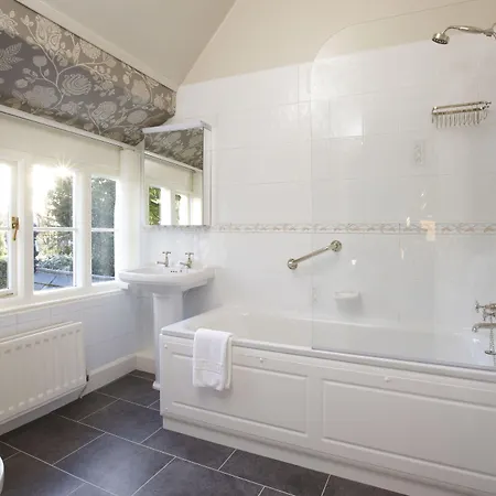 Cedar Manor * Windermere