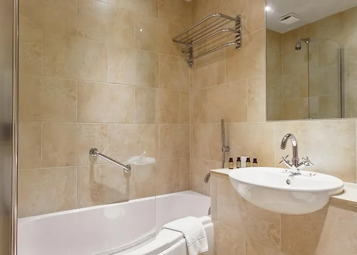 Cedar Manor * Windermere