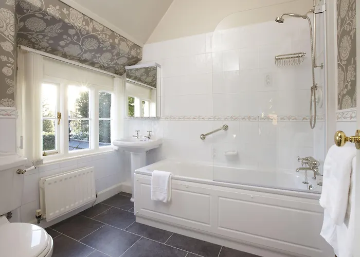 Cedar Manor * Windermere